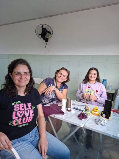 Visita de Marina de Lourdes Barbieri ao Artesanato Maria de Nazaré