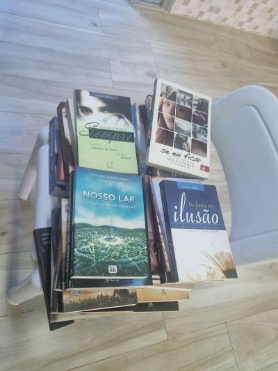 Livros recebidos por doação fortalecem a biblioteca do CEAE Parque do Carmo